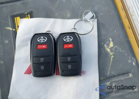 2024 Toyota Corolla Cross Le z USA, uszkodzony, nr VIN 7MUBAABG9RV088617